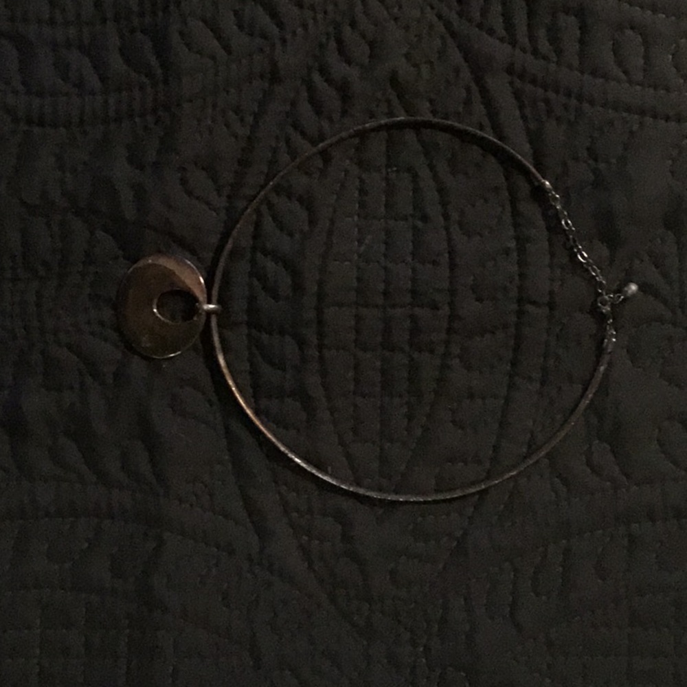 Choker length necklace with metallic circle